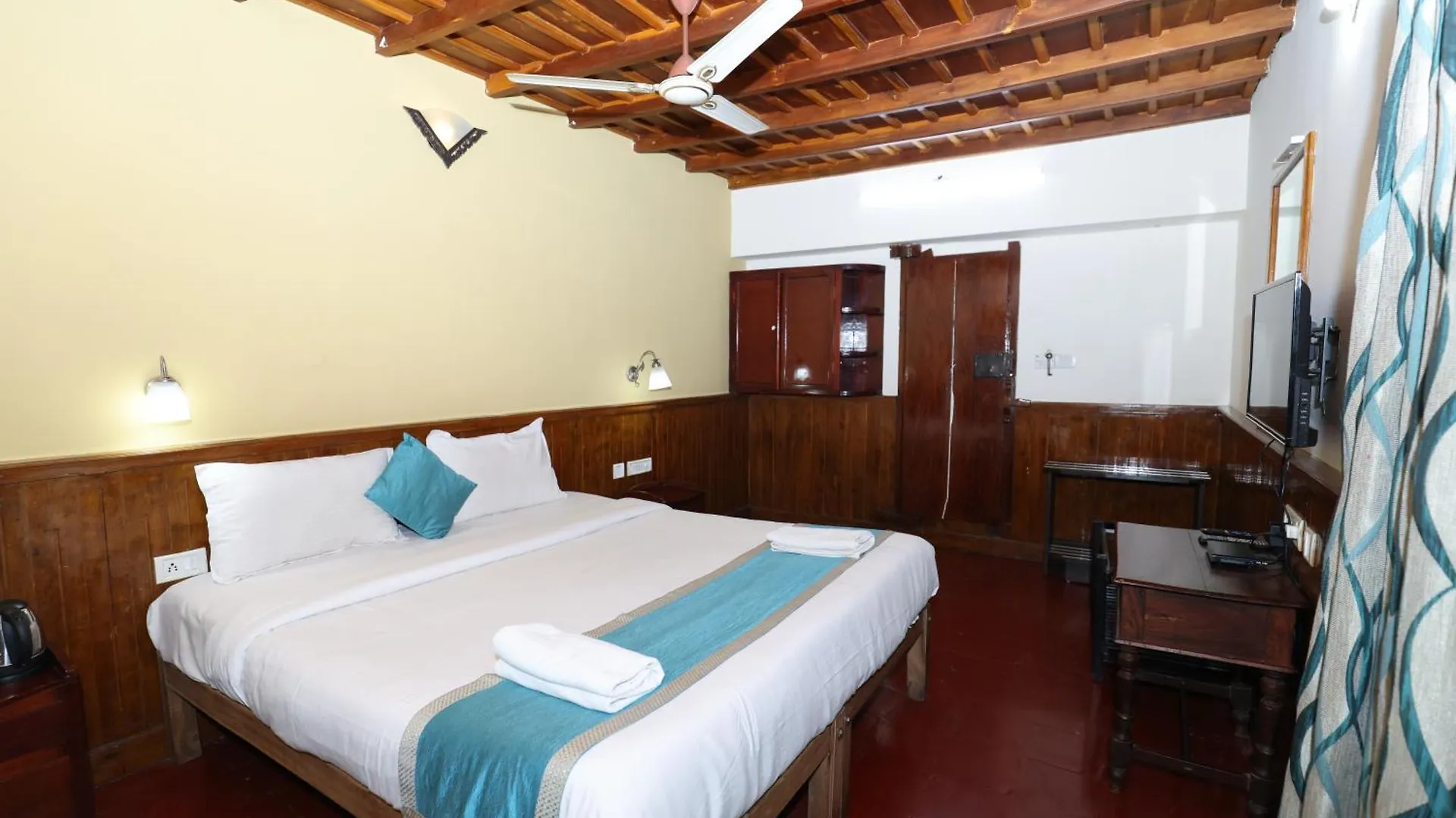 ** Отель Lazo Golden Valley Resort , Муннар Индия