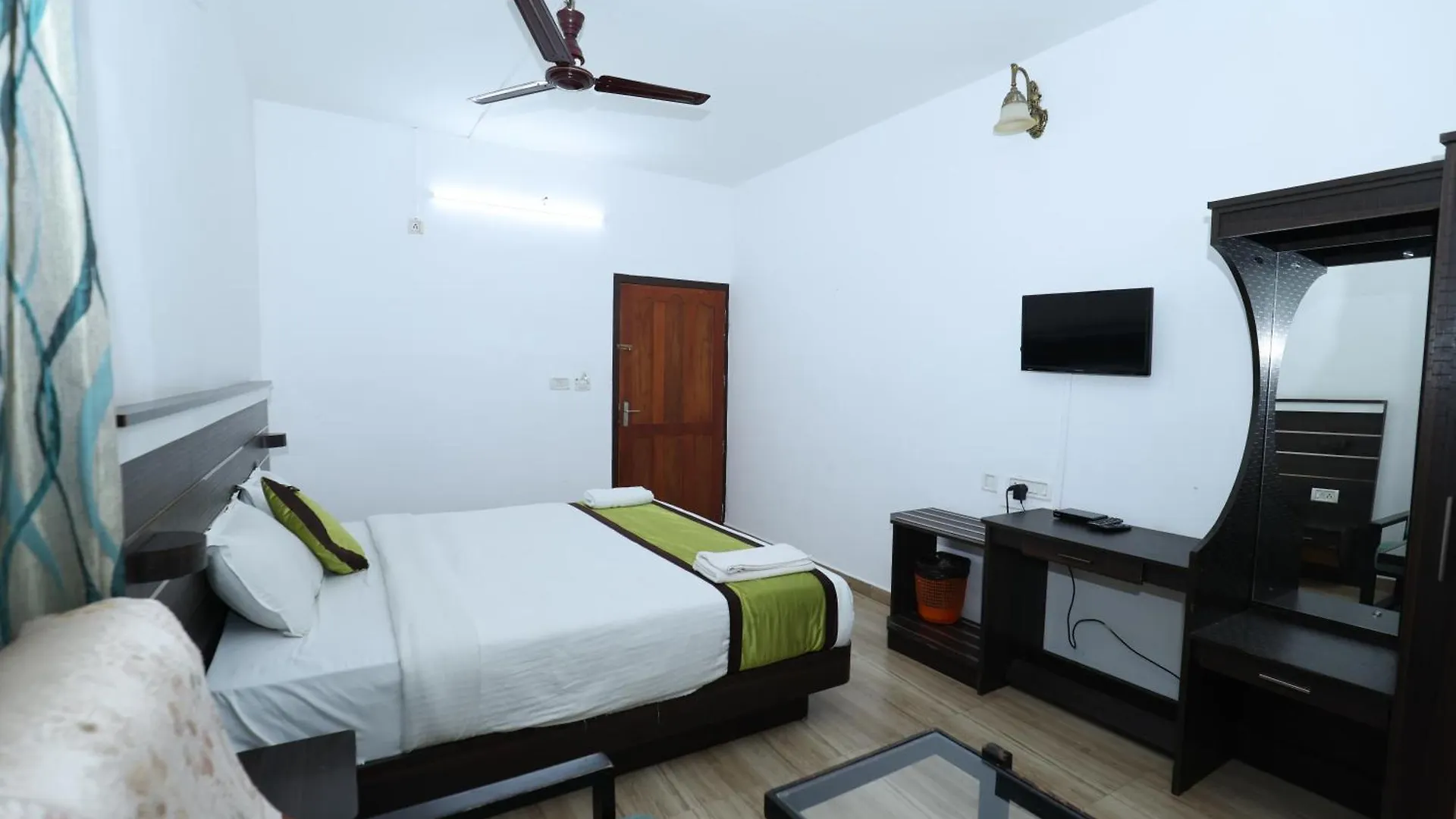 Отель Lazo Golden Valley Resort , Муннар