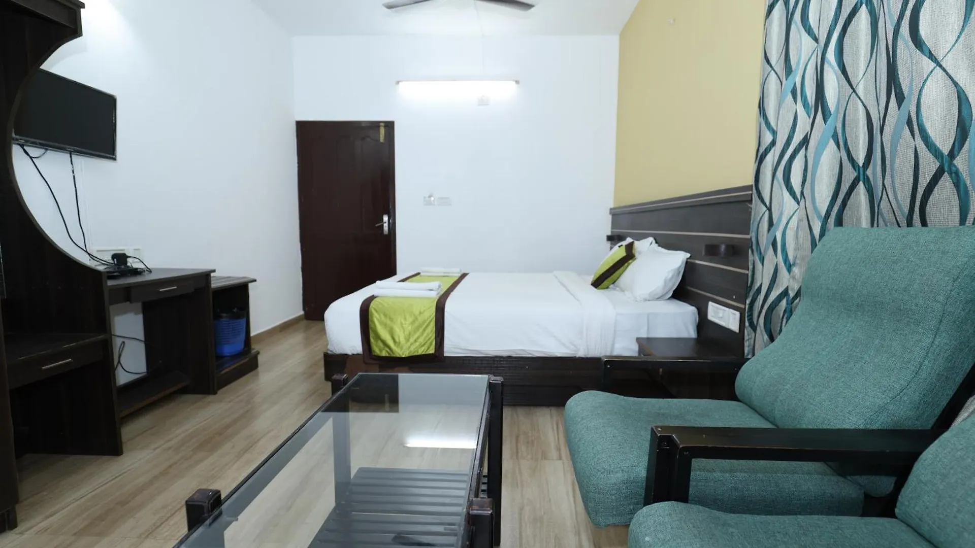 Lazo Golden Valley Resort , ムンナル