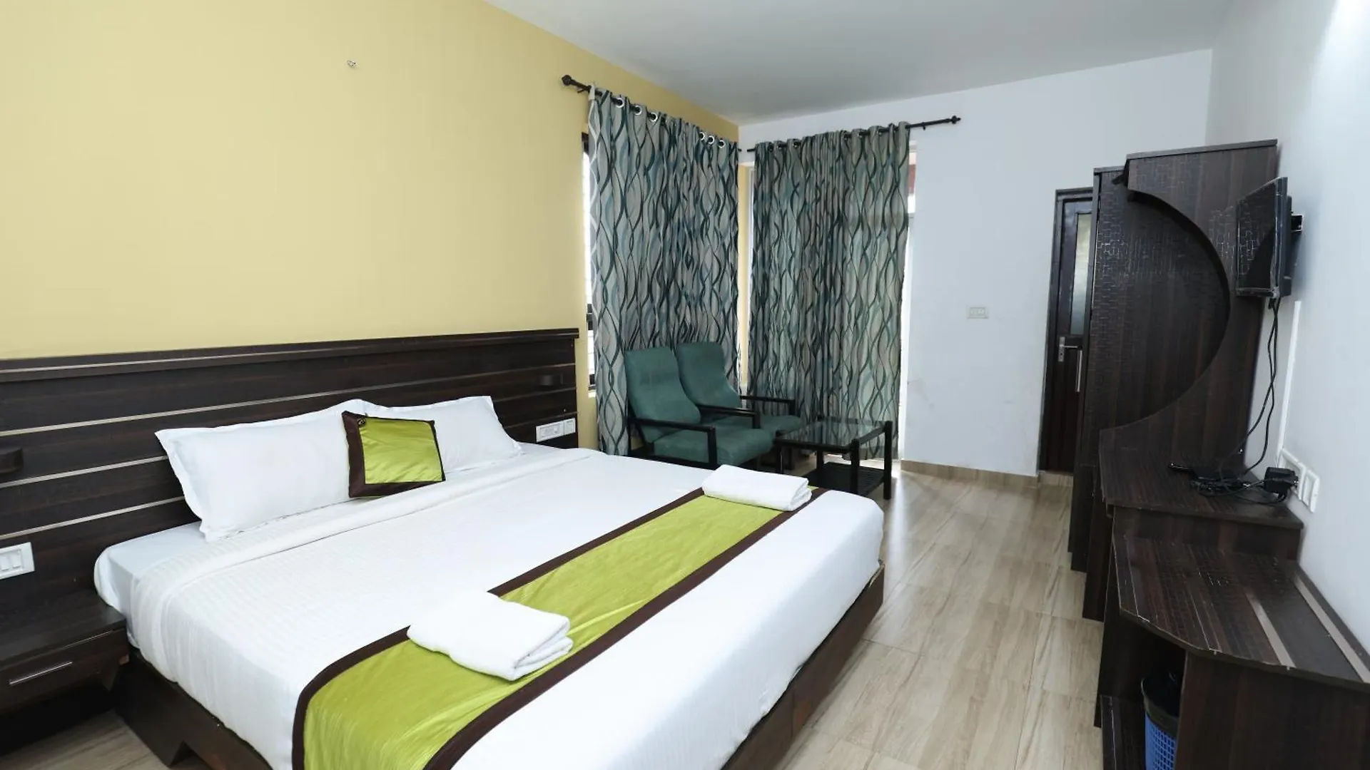 Lazo Golden Valley Resort , ムンナル